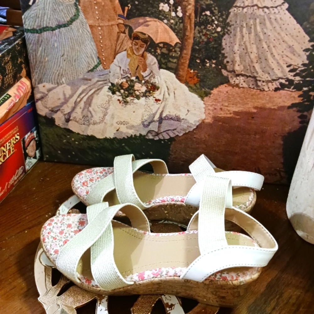 👡🩴NEW!CHEROKEE GIRL 👧👡 CORK WEDGE SANDAL,GOLD&CREAM STRAP.